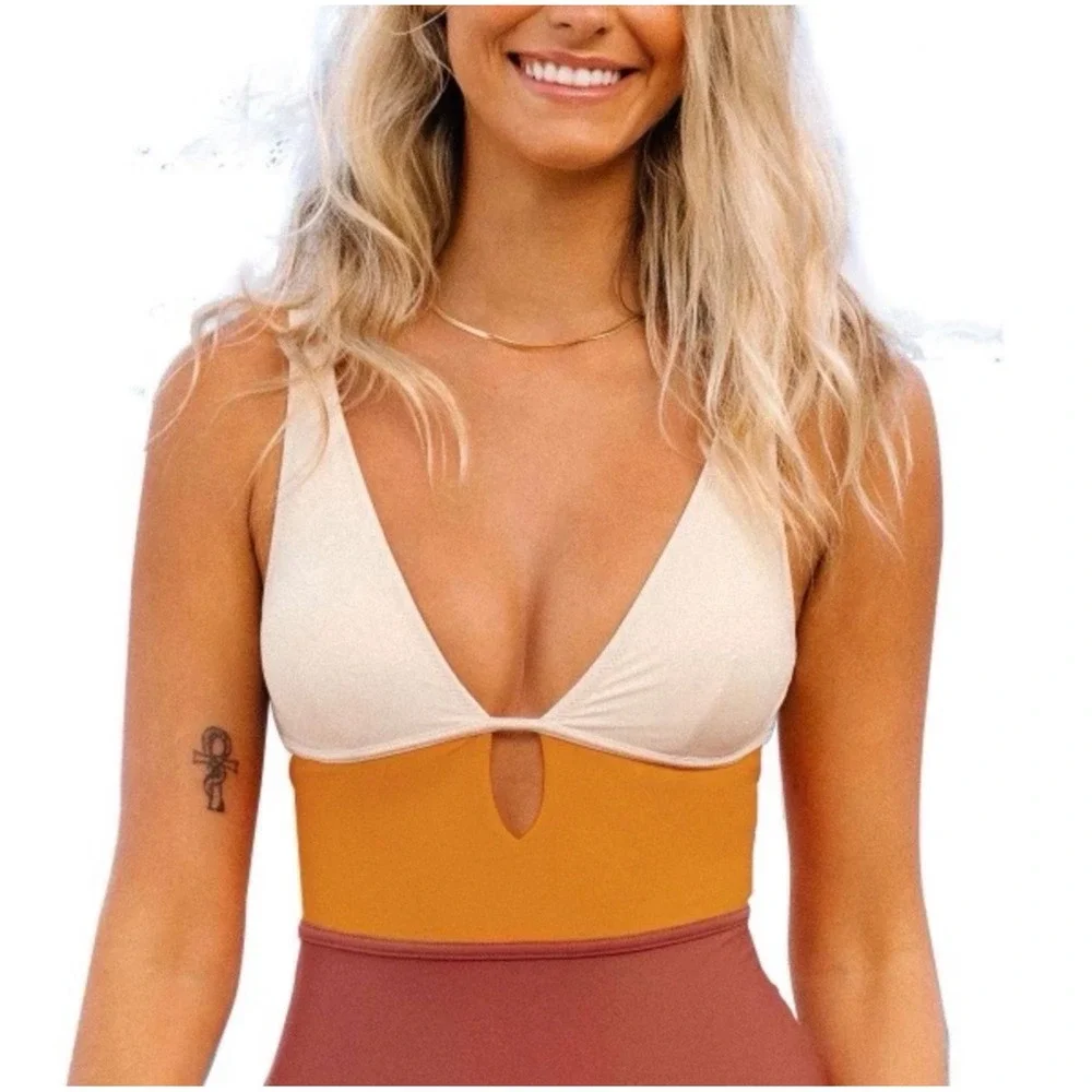 Cupshe Women's Colorblock V-Neck Keyhole One Piece Swimsuit Orange Cream NWOT L